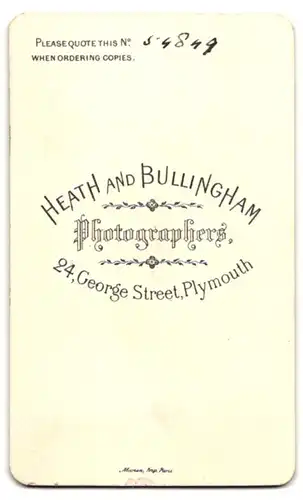 Fotografie Heath and Bullingham, Plymouth, 24. George St., Junges Mädchen mit hochwertigen Ohrringen