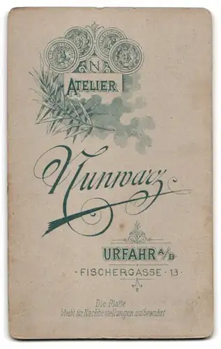 Fotografie Atelier Nunwarz, Urfahr a. D., Fischergasse 13, Junges Trachtenpaar in einer Studiokulisse