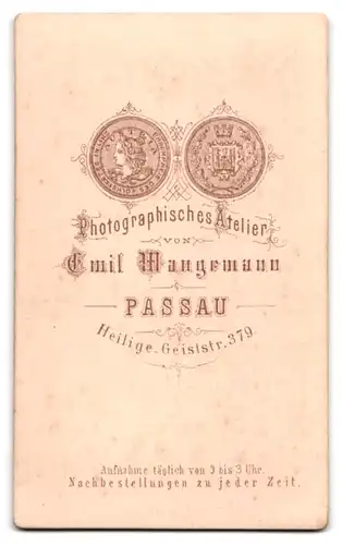 Fotografie Emil Wangemann, Passau, Heilige-Geiststr. 379, Mann mittleren Alters mit Moustache und schockiertem Blick