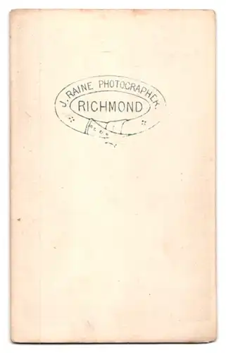 Fotografie J. Raine, Richmond, Herr im Anzug mit Bart