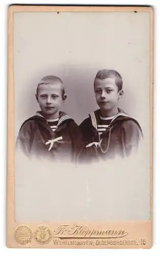 Fotografie Fr. Kloppmann, Wilhelmshaven, Oldenburgerstrasse 16, Zwei Jungen im Matrosenhemd