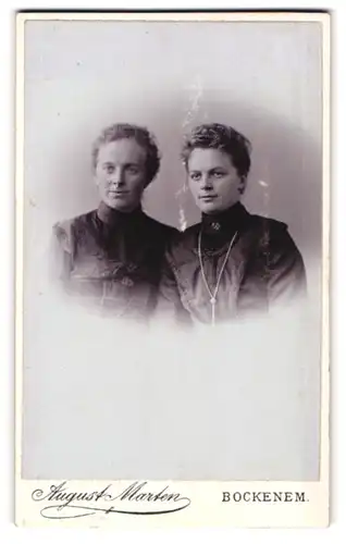 Fotografie August Marten, Bockenem, Zwei Damen in Kleidern