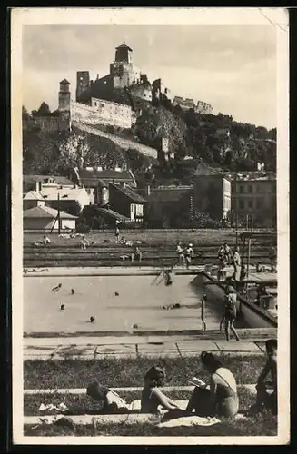 AK Trencin, Blick zur Burg mit Schwimmbad
