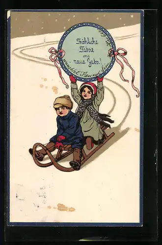 Präge-AK Zwei Kinder mit Schild fahren Schlitten, Neujahrsgruss