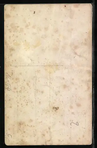 Foto-AK Mutter mit Tochter in Studiokulisse