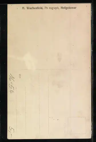 Foto-AK Mutter mit ihren Kindern in Studiokulisse