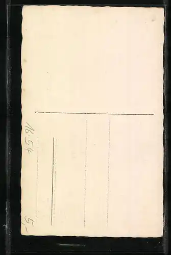 Foto-AK Mutter neben ihrer Tochter in Studiokulisse