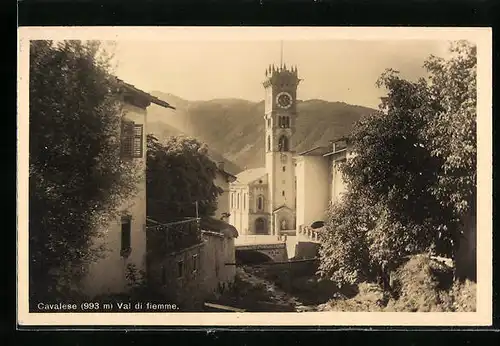 AK Cavalese, Ortspartie mit Blick auf die Kirche