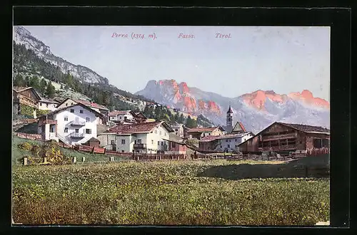 AK Perra di Fassa, Teilansicht mit rot leuchtenden Berggipfeln