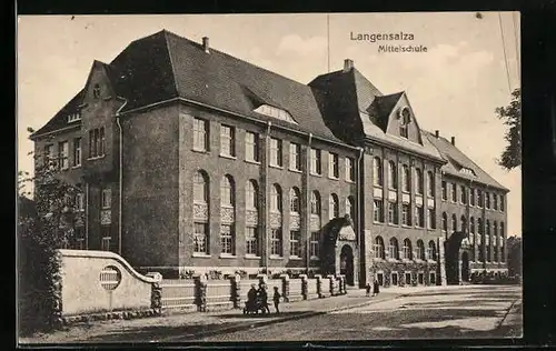 AK Langensalza /Th., Mittelschule mit Strasse