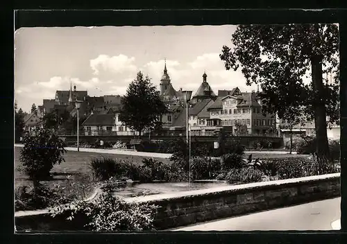 AK Bietigheim i. Württ., Ortsansicht mit Grünanlage