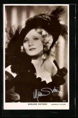 AK Schauspielerin Marlene Dietrich als Grande Dame