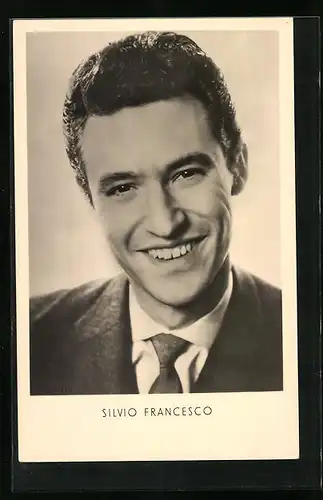 AK Schauspieler Silvio Francesco mit breitem Grinsen