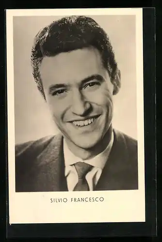AK Schauspieler Silvio Francesco mit breitem Lächeln