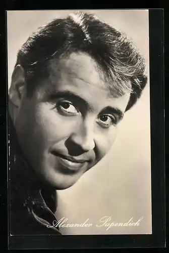 AK Schauspieler Alexander Papendick mit freundlichem Lächeln