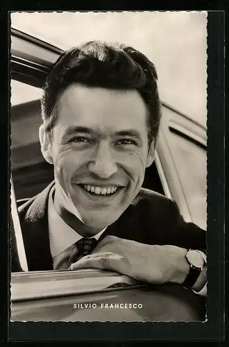 AK Schauspieler Silvio Francesco in seinem Auto