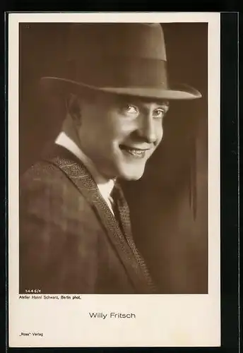 AK Schauspieler Willy Fritsch mit einem Hut
