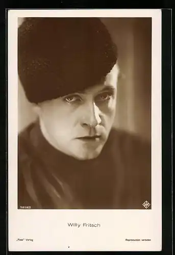 AK Schauspieler Willy Fritsch mit Kopfbedeckung