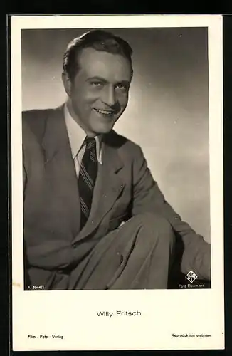 AK Schauspieler Willy Fritsch lächelnd im Anzug