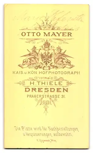 Fotografie Otto Mayer, Dresden, Pragerstrasse 31, Junge Dame mit Kragenbrosche