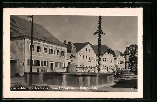 AK Putzleinsdorf, Brunnen am Marktplatz