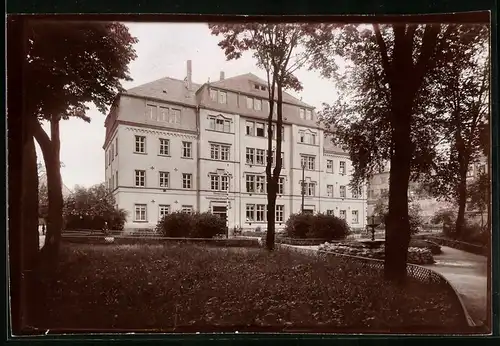 Fotografie Brück & Sohn Meissen, Ansicht Thum i. Erzg., Blick auf die Schule