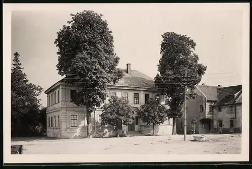 Fotografie Brück & Sohn Meissen, Ansicht Krögis, Platz mit dem Erbgericht