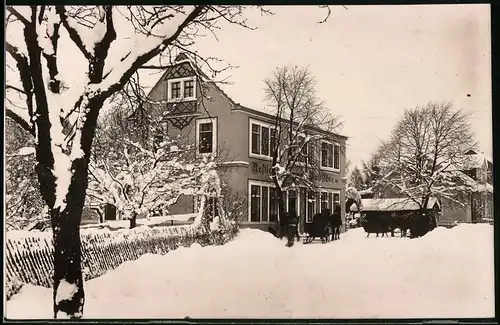 Fotografie Brück & Sohn Meissen, Ansicht Grillenburg, Partie an Nestlers Gasthaus im Winter