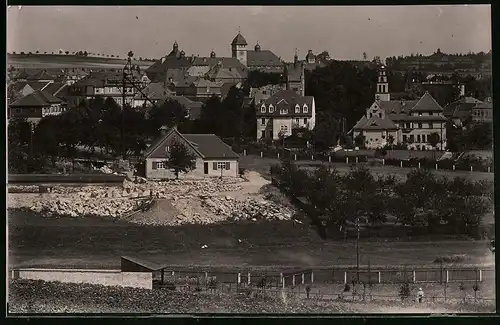Fotografie Brück & Sohn Meissen, Ansicht Bischofswerda i. Sa., Blick auf die Stadt mit Steinbruch