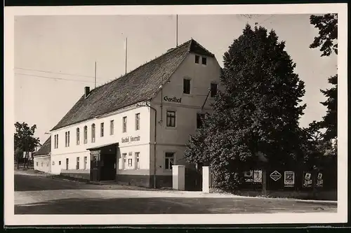 Fotografie Brück & Sohn Meissen, Ansicht Gävernitz, Strassenpartie mit dem Gasthof