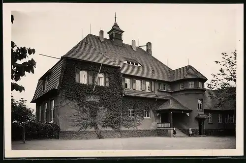 Fotografie Brück & Sohn Meissen, Ansicht Krögis, Partie an der Schule