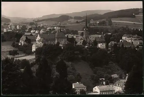 Fotografie Brück & Sohn Meissen, Ansicht Sebnitz i. Sa., Blick auf den Ort mit Kirche