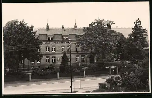 Fotografie Brück & Sohn Meissen, Ansicht Frankenberg i. Sa., Strassenpartie am Stadtkrankenhaus