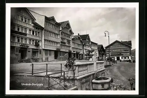 AK Urnäsch, Dorfplatz mit Brunnen