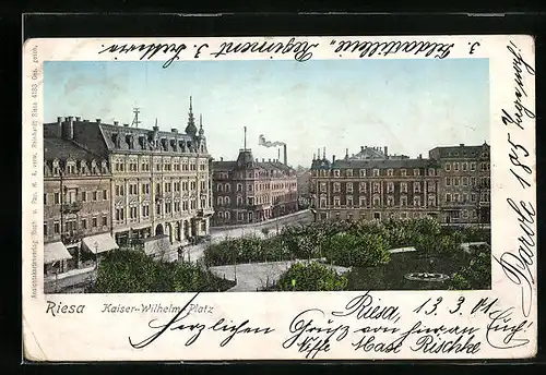 AK Riesa, Kaiser-Wilhelm-Platz von oben gesehen, mit leuchtenden Fenstern