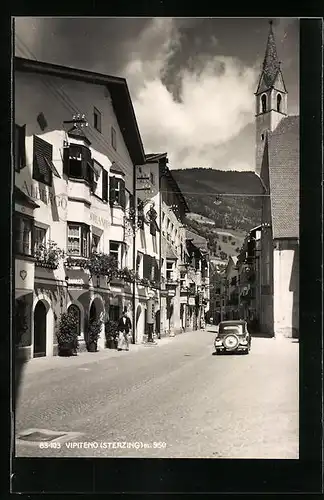 AK Sterzing, Strassenpartie mit Hotel und Auto