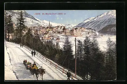 AK St. Moritz-Dorf, Blick auf den Ort mit Pferdekutsche im Schnee