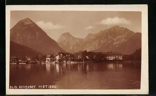 AK Pertisau, Häuserpartie am Achsensee mit Blick in die Berge