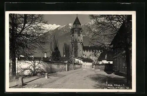 AK Hall, Strassenpartie mit Blick auf Kirchturm