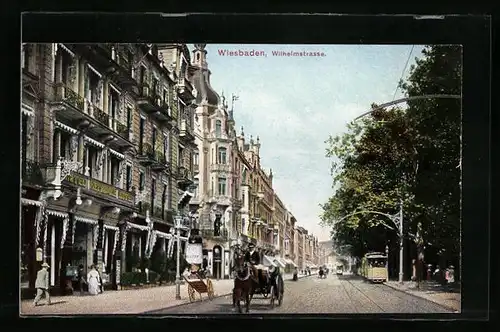 AK Wiesbaden, Wilhelmstrasse mit Pferdekutsche und Strassenbahn