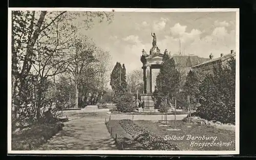 AK Bernburg, Spazierweg mit Kriegerdenkmal im Solbad
