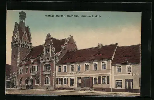 AK Güsten i. Anh., Marktplatz mit Rathaus und Fleischerei Otto Freye