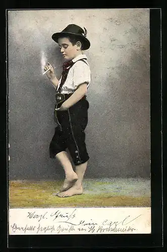 AK Kleiner Junge in Tracht raucht eine Zigarette