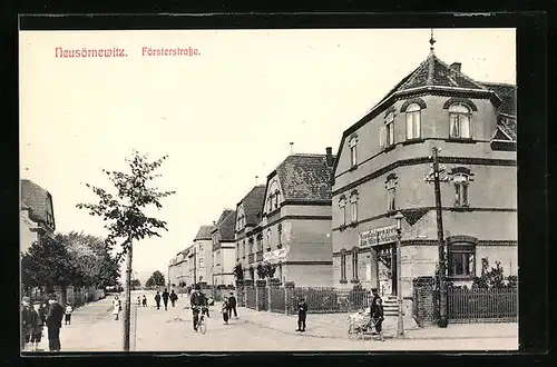 AK Neusörnewitz, Passanten in der Försterstrasse