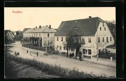 AK Rausslitz, Strassenpartie mit Materialwaren-Handlung