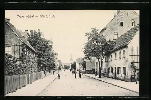 AK Gröba /Elbe, Partie in der Kirchstrasse mit Blick auf Kirchturm