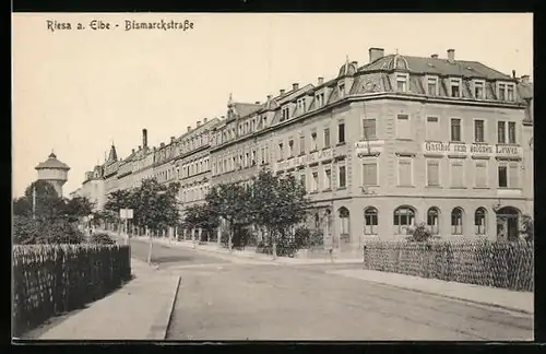 AK Riesa a. Elbe, Partie in der Bismarckstrasse mit Gasthof zum goldnen Löwen