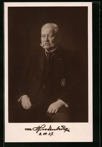 AK Portrait Paul von Hindenburg mit Eisernem Kreuz als Abzeichen