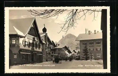AK Reutte, Hauptstrasse Thaneller, Hotel Post und Geschäft Singer