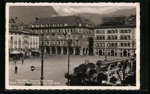 AK Bolzano, Piazza Vittorio Emanuele III. verso Hotel Città